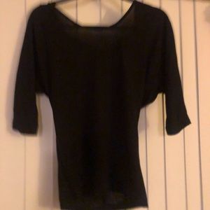 black top, mid sleeve